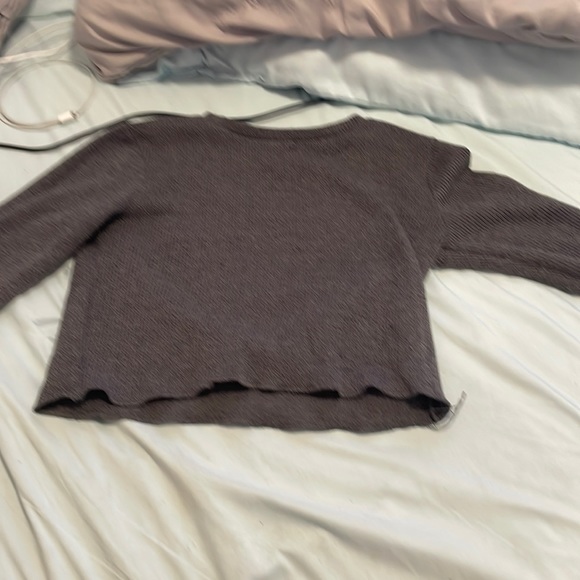 Gray top size small - Picture 1 of 2